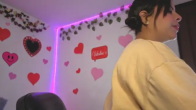 MiaCollinssx online show from 02-19-26, 12:56