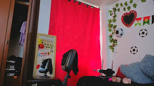 Snapshot of MiaCollinssx chatting on 06-25-26, 03:16 MiaCollinssx online show from 06-25-26, 03:16