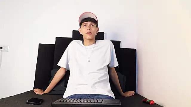 Snapshot of alexmark_ chatting on 11-12-25, 03:51 alexmark online show from 11-12-25, 03:51