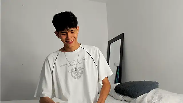 Snapshot of alexmark_ chatting on 11-13-25, 03:16 alexmark online show from 11-13-25, 03:16