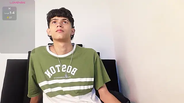 Snapshot of alexmark_ chatting on 11-26-25, 07:48 alexmark online show from 11-26-25, 07:48