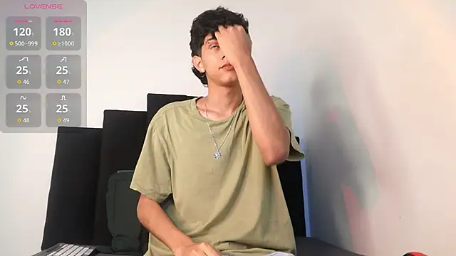 Snapshot of alexmark_ chatting on 12-05-25, 01:20 alexmark online show from 12-05-25, 01:20