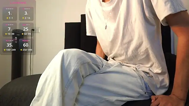 Snapshot of alexmark_ chatting on 12-16-25, 01:38 alexmark online show from 12-16-25, 01:38