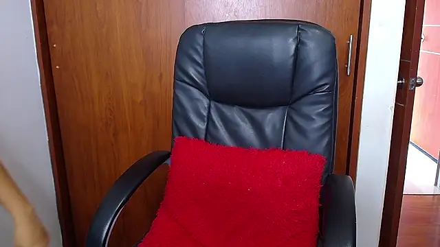 Snapshot of melikaronit2 chatting on 10-29-25, 06:20 melikaronit2 online show from 10-29-25, 06:20