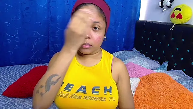 Snapshot of melikaronit2 chatting on 12-15-25, 04:55 melikaronit2 online show from 12-15-25, 04:55