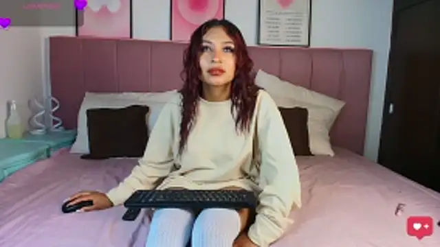 Naiaa Cruz online show from 03-18-26, 07:28