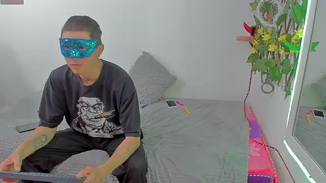 COUPLE25 33 online show from 11-28-25, 09:06