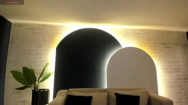 Snapshot of LeahNovac chatting on 09-29-25, 11:04 LeahNovac online show from 09-29-25, 11:04