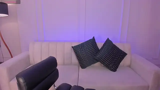 Snapshot of LeahNovac chatting on 11-27-25, 11:23 LeahNovac online show from 11-27-25, 11:23