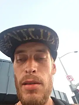 Snapshot of Leshok chatting on 11-10-25, 12:53 Leshok online show from 11-10-25, 12:53