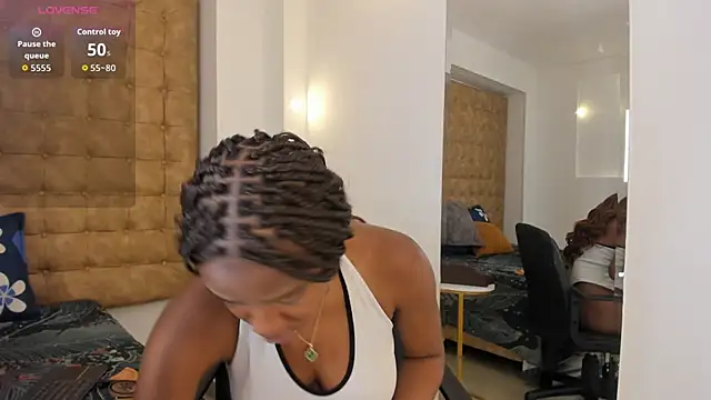 Snapshot of ThaliaOcean chatting on 12-15-25, 10:03 ThaliaOcean online show from 12-15-25, 10:03