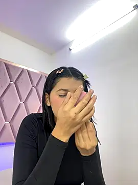 Snapshot of MaskedGirl_ chatting on 09-28-25, 11:59 MaskedGirl online show from 09-28-25, 11:59