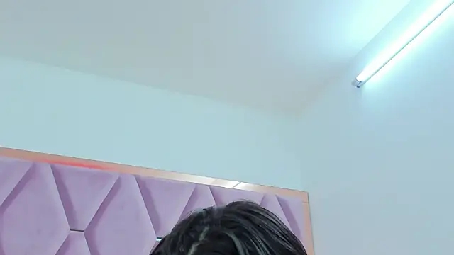 Snapshot of MaskedGirl_ chatting on 10-16-25, 11:33 MaskedGirl online show from 10-16-25, 11:33