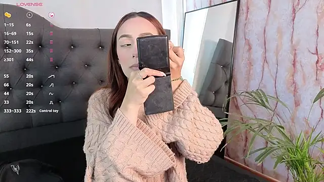 Snapshot of nikolevoshkie_ chatting on 11-28-25, 08:11 nikolevoshkie online show from 11-28-25, 08:11