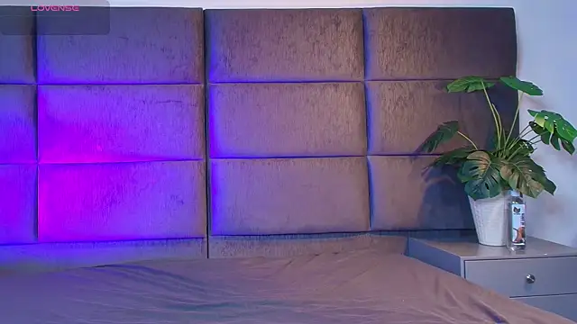 Slenna Moon online show from 04-25-26, 11:46