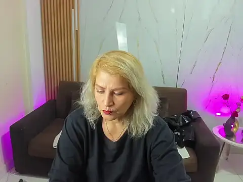 Juanitarubia online show from 11-22-25, 07:02