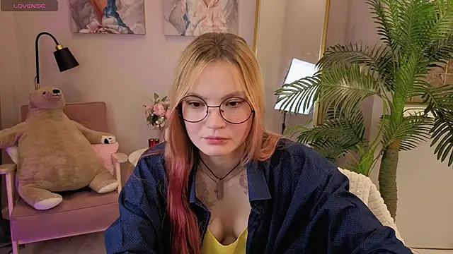 Ginger Emma online show from 09-28-25, 05:24