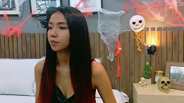 luna roja25 online show from 10-24-25, 01:40