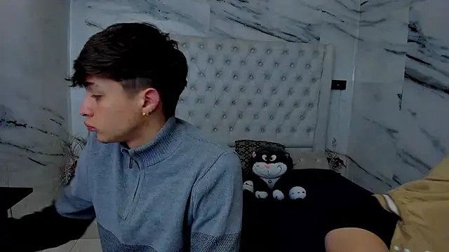 Ari and Storm online show from 02-02-26, 02:05