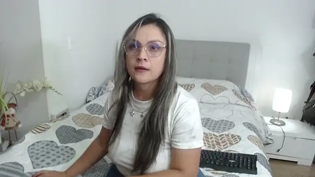 Snapshot of sophie_lopez1 chatting on 11-29-25, 02:58 sophie lopez1 online show from 11-29-25, 02:58