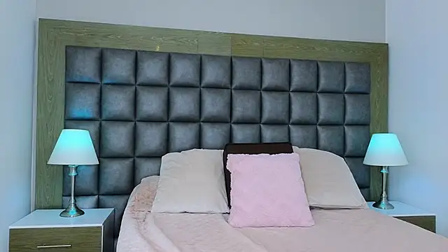 AmiraMorgan online show from 12-17-25, 04:51