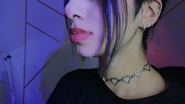 Snapshot of Hollyxx_ chatting on 10-17-25, 11:35 Hollyxx  online show from 10-17-25, 11:35