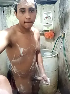 Snapshot of lalop221 chatting on 10-21-25, 03:40 lalop221 online show from 10-21-25, 03:40