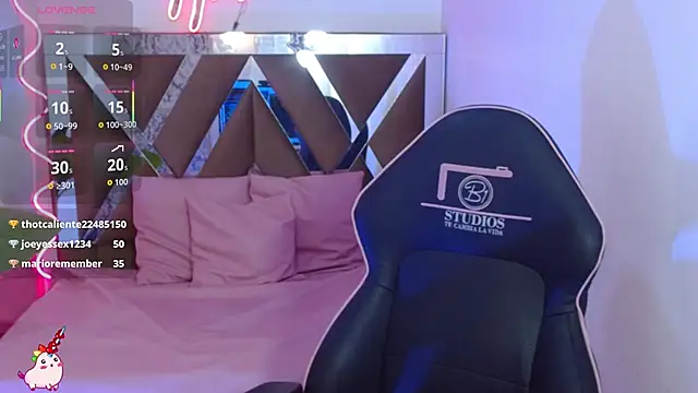 Snapshot of Sharlot_tay chatting on 12-05-25, 03:59 Sharlot tay online show from 12-05-25, 03:59