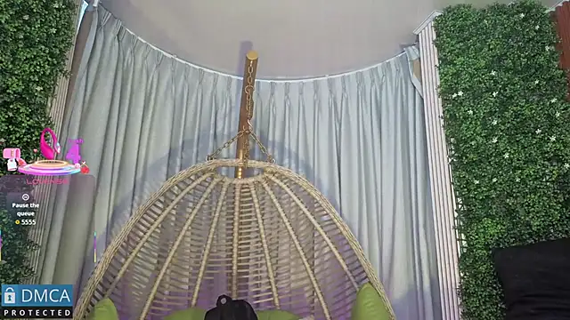 Snapshot of Kiara_Zahiri__ chatting on 10-25-25, 10:56 Kiara Zahiri online show from 10-25-25, 10:56