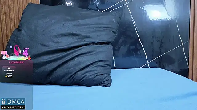 Snapshot of Kiara_Zahiri__ chatting on 10-27-25, 11:03 Kiara Zahiri online show from 10-27-25, 11:03