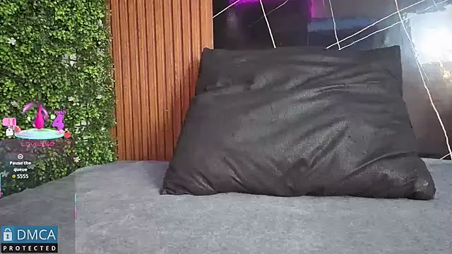 Snapshot of Kiara_Zahiri__ chatting on 10-31-25, 11:11 Kiara Zahiri online show from 10-31-25, 11:11