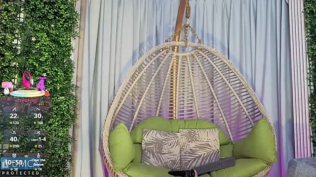 Snapshot of Kiara_Zahiri__ chatting on 11-04-25, 11:09 Kiara Zahiri online show from 11-04-25, 11:09