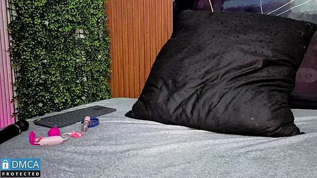 Snapshot of Kiara_Zahiri__ chatting on 11-15-25, 11:18 Kiara Zahiri online show from 11-15-25, 11:18