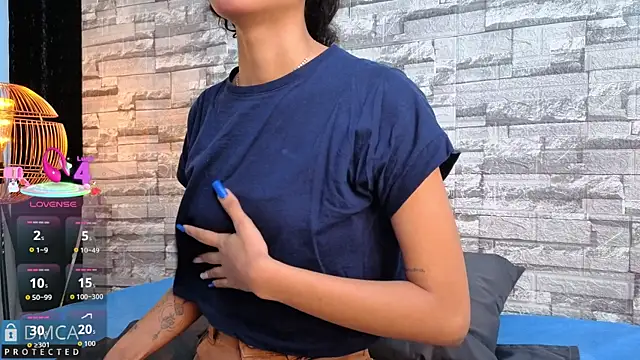 Snapshot of Kiara_Zahiri__ chatting on 11-21-25, 11:09 Kiara Zahiri online show from 11-21-25, 11:09