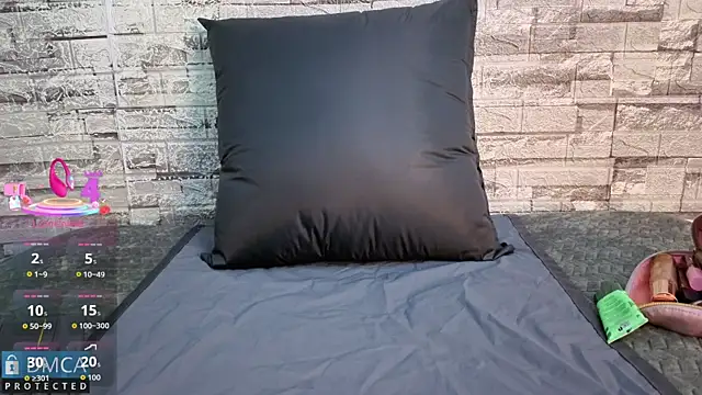 Snapshot of Kiara_Zahiri__ chatting on 12-16-25, 10:53 Kiara Zahiri online show from 12-16-25, 10:53