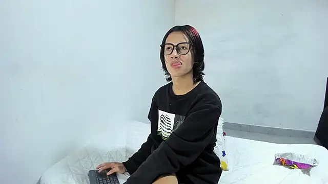 Snapshot of harold_sm chatting on 12-04-25, 12:53 harold sm online show from 12-04-25, 12:53