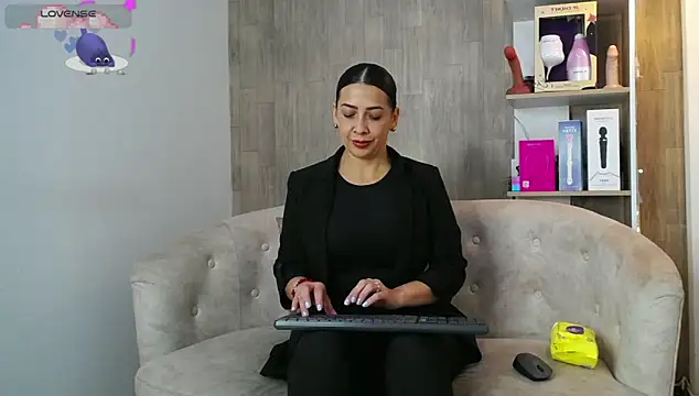 Snapshot of cortney_tayler chatting on 12-15-25, 02:32 cortney tayler online show from 12-15-25, 02:32