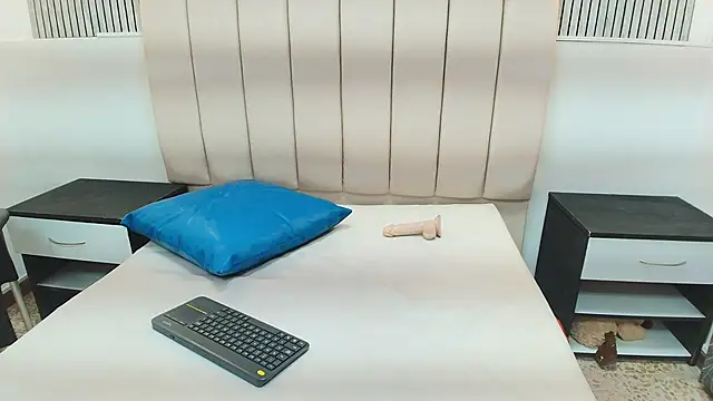 Snapshot of agatha_fit chatting on 12-14-25, 01:05 agatha fit online show from 12-14-25, 01:05