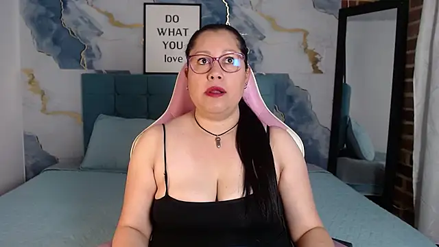 Snapshot of Marianasmith chatting on 09-18-25, 11:45 Marianasmith online show from 09-18-25, 11:45