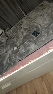 Snapshot of hottcouple00 chatting on 11-14-25, 11:35 hottcouple00 online show from 11-14-25, 11:35