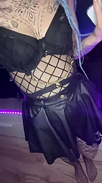 Snapshot of hottcouple00 chatting on 12-14-25, 10:25 hottcouple00 online show from 12-14-25, 10:25