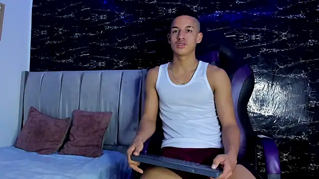 Snapshot of Jhos_Smith chatting on 11-29-25, 04:04 Jhos Smith online show from 11-29-25, 04:04