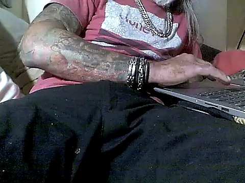 Snapshot of crassanova chatting on 12-16-25, 04:45 crassanova online show from 12-16-25, 04:45