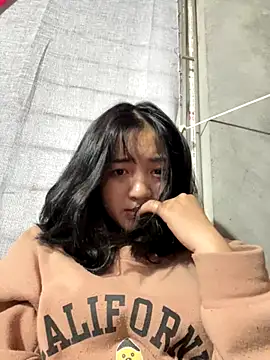 Lonnina online show from 12-18-25, 03:56