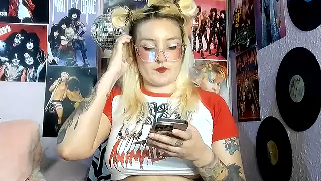 Snapshot of Avril_Maria chatting on 07-23-26, 01:58 Avril Maria online show from 07-23-26, 01:58
