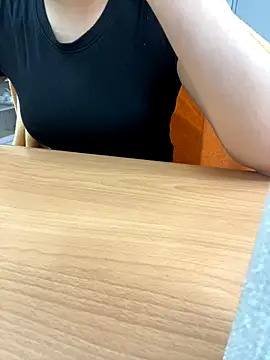 Snapshot of ThuPhuong-Tr chatting on 10-11-25, 01:27 ThuPhuong-Tr online show from 10-11-25, 01:27