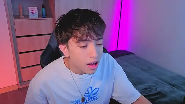 Snapshot of onlinenico chatting on 10-10-25, 08:08 onlinenico online show from 10-10-25, 08:08