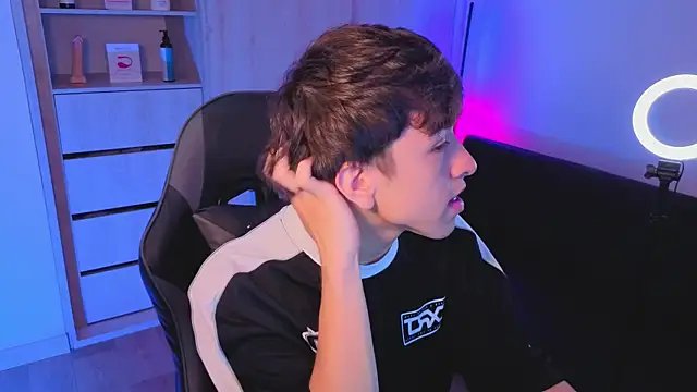 Snapshot of onlinenico chatting on 10-17-25, 08:00 onlinenico online show from 10-17-25, 08:00