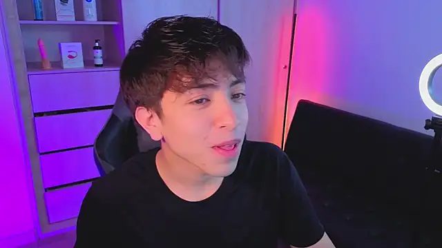 Snapshot of onlinenico chatting on 10-20-25, 08:09 onlinenico online show from 10-20-25, 08:09