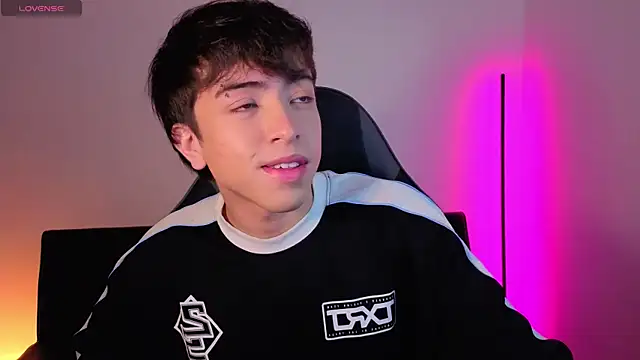 Snapshot of onlinenico chatting on 12-01-25, 08:03 onlinenico online show from 12-01-25, 08:03